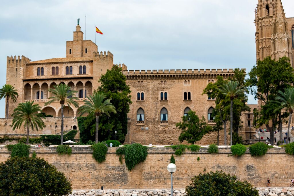 Der Palast der Könige von Mallorca ist eine atemberaubende Sehenswürdigkeit in Palma.